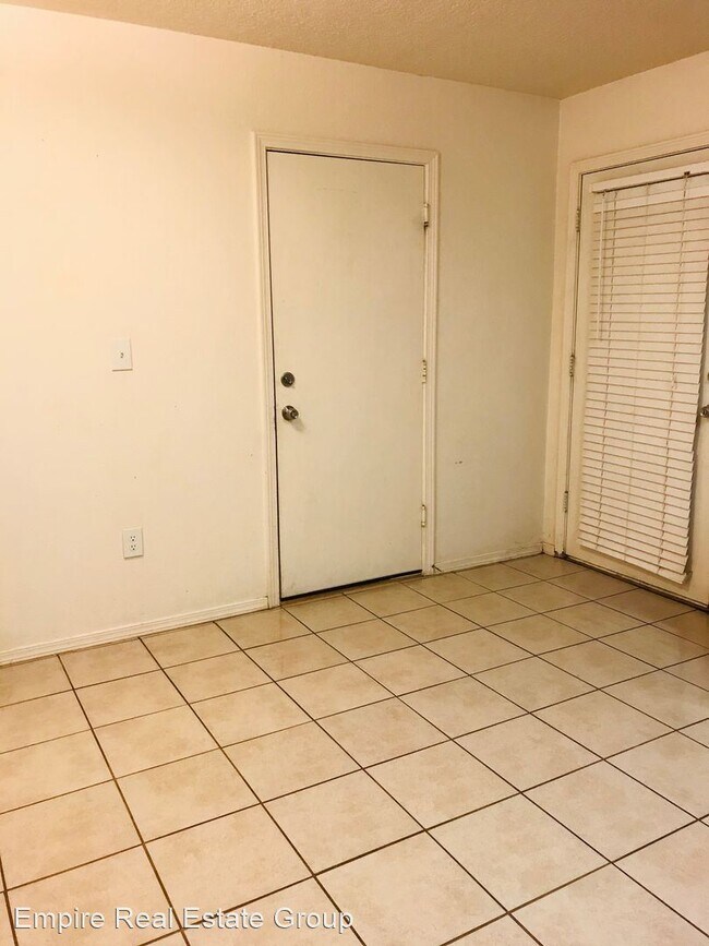 Foto del edificio - 2032-2102 E Arbors Ave