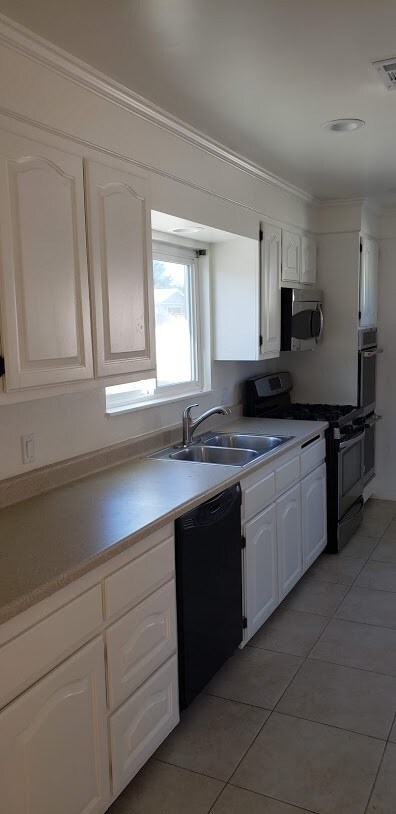 MAIN KITCHEN - 4961 Barnard St