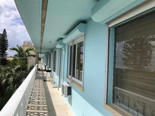 Building Photo - 455 Golden Isles Dr