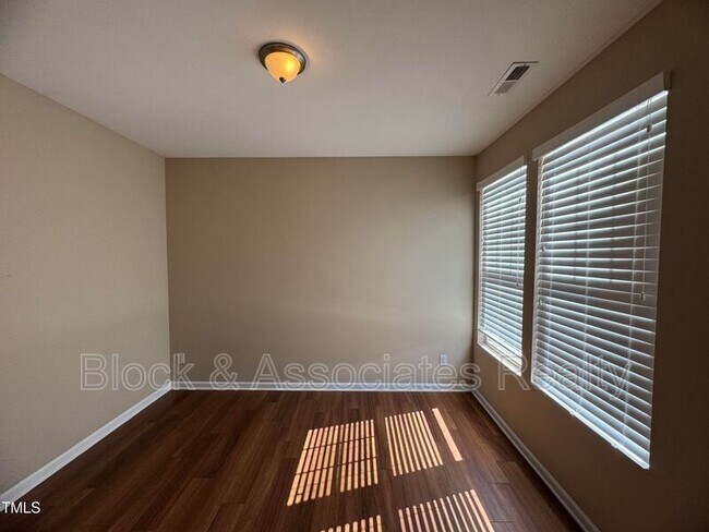 Foto del edificio - 9932 Sweet Basil Dr