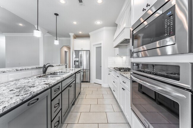 Building Photo - Luxury Living in Bentonville: Modern 4 Bed, 3 Bath Home with Fenced Yard