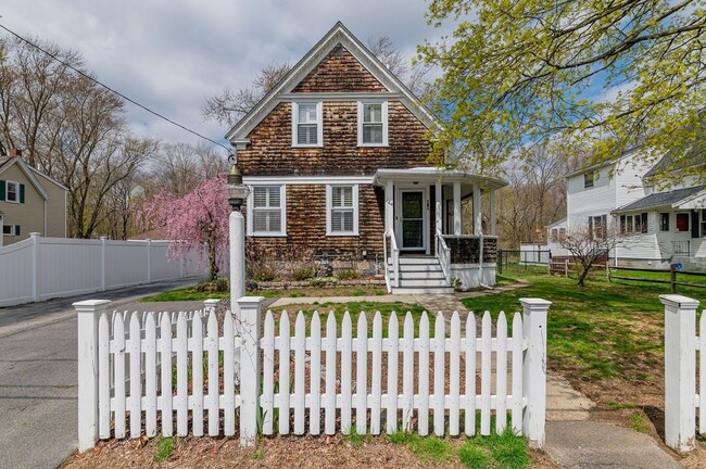Building Photo - 44 Custer St