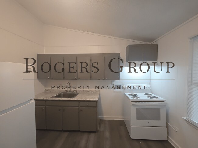 Building Photo - #450 - 240-242 Crozier St Duplex