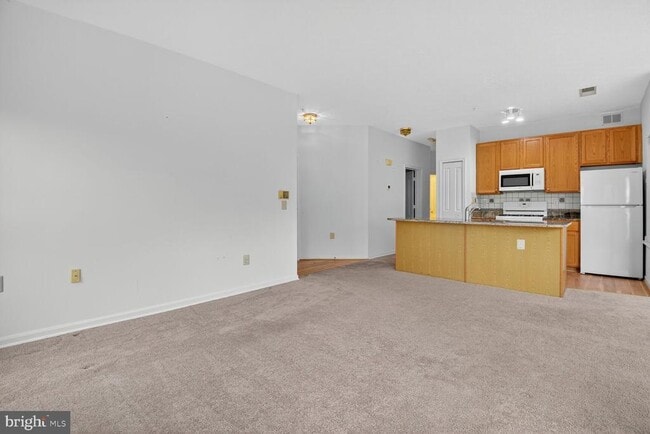 Building Photo - 9806 Feathertree Terrace