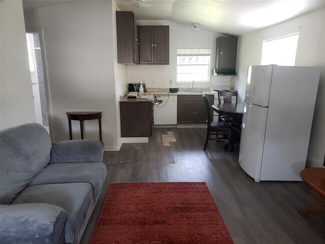 Foto del edificio - 3818 Hamid Blvd