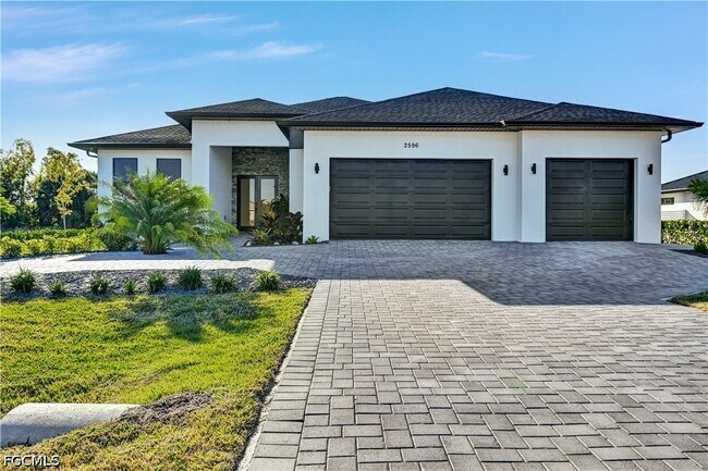 Foto del edificio - 2596 Surfside Blvd