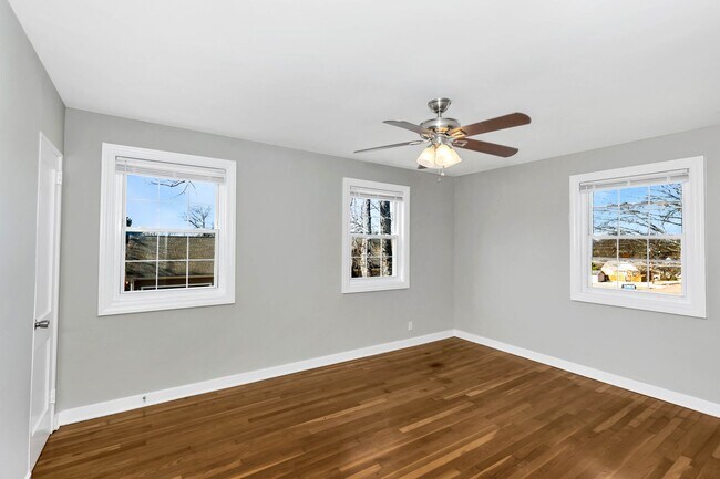 Building Photo - 207 Windham St NE