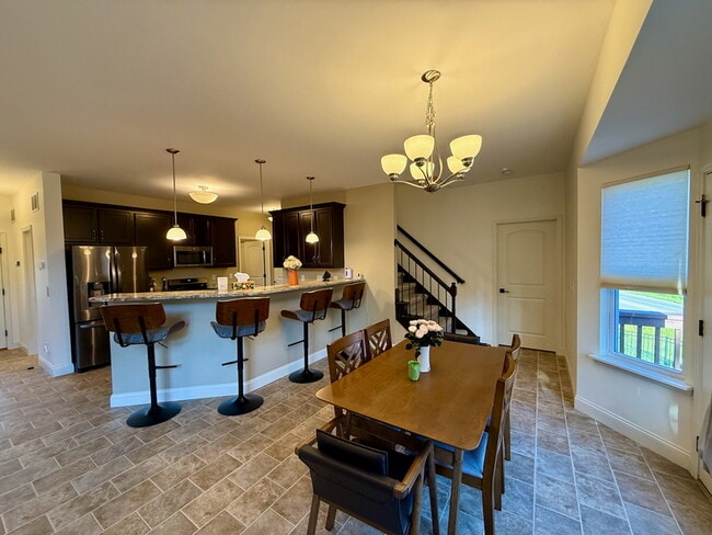 Building Photo - 5005 Double Tree Dr