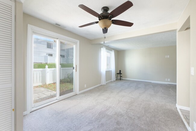 Foto del edificio - 267 Deepwood Dr