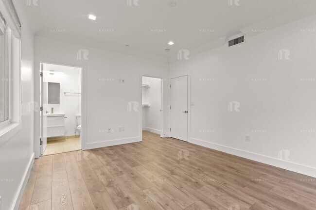 Foto del edificio - (Arely:B) 1209-1211 N. Beachwood Drive