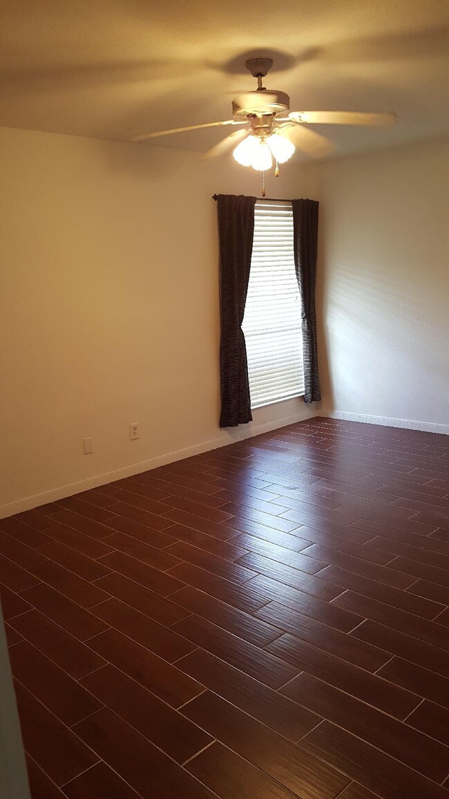 Bedroom 2 - 5550 N Braeswood Blvd
