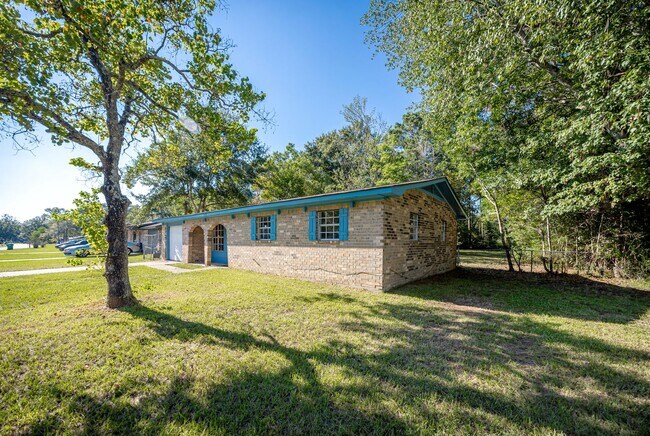 Foto del edificio - 3 Bedroom 1.5 Bath Home in Gautier!