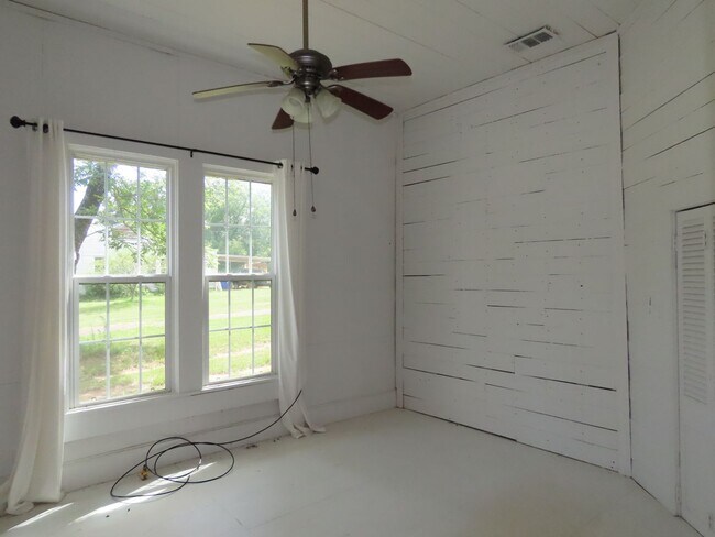 Building Photo - Cozy 2 Bedroom 1 Bath in Winona