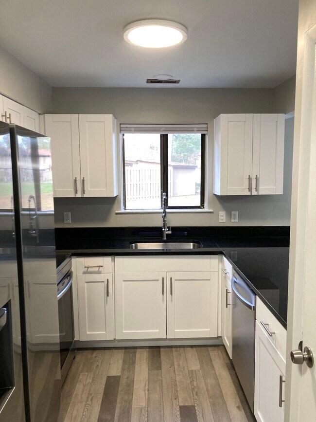 Kitchen - 1050 Willow Green Dr