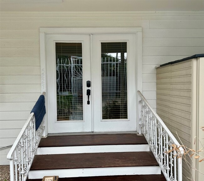 Building Photo - 5223 Schuler St