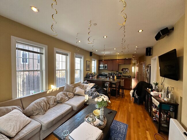 Foto del edificio - 148 Hillside St