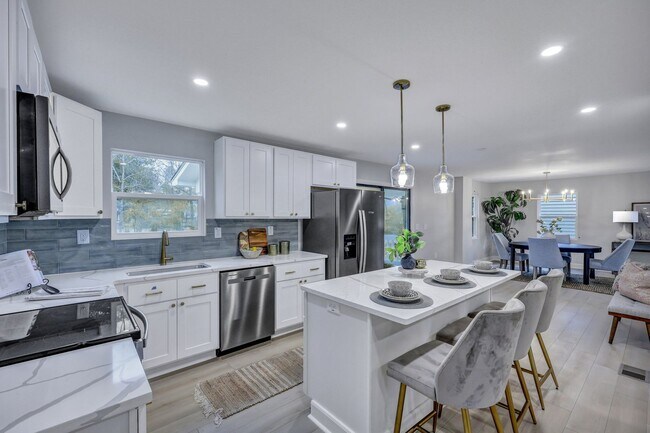 Building Photo - 828 Longbranch Dr