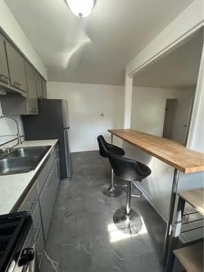Breakfast bar - 119 W Swain St