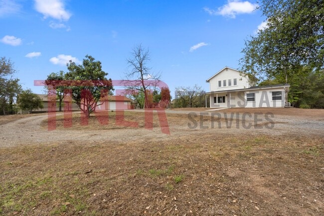 Building Photo - Charming Loomis home on 1/2 acre - Pet fri...