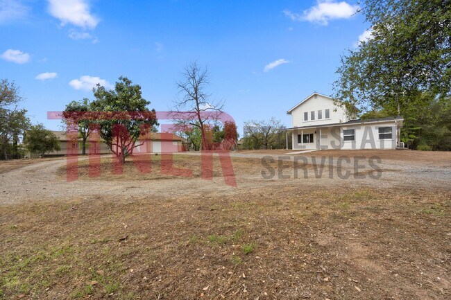Foto del edificio - Charming Loomis home on 1/2 acre - Pet fri...