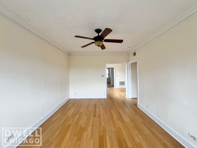 Foto del edificio - 3531 W Fullerton Ave