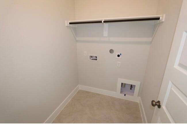 Building Photo - 2423 Shallot Ln