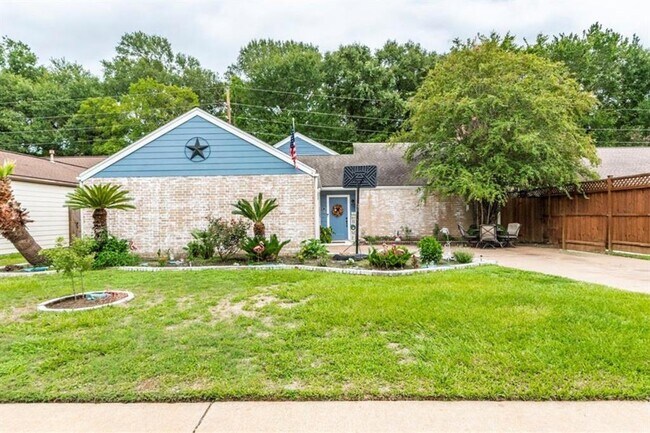 Foto del edificio - 4734 Hidden Springs Dr