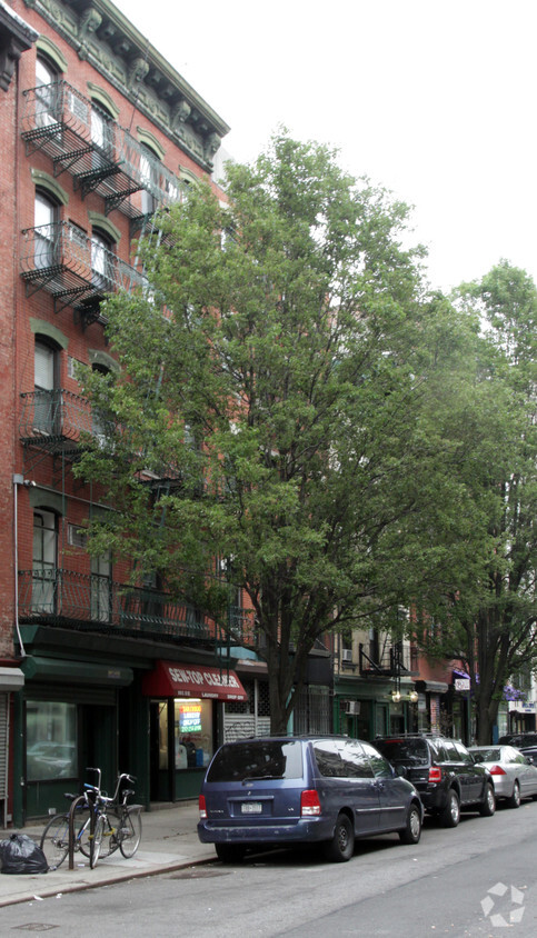 Building Photo - 517 E 12th St