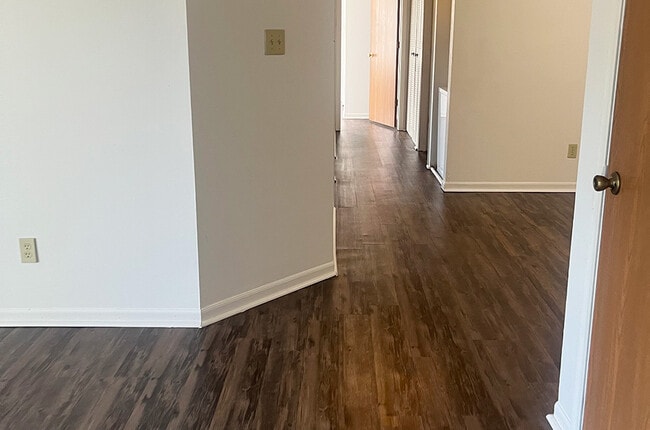 Living Room/Dining Room - Crescent Park Apartments
