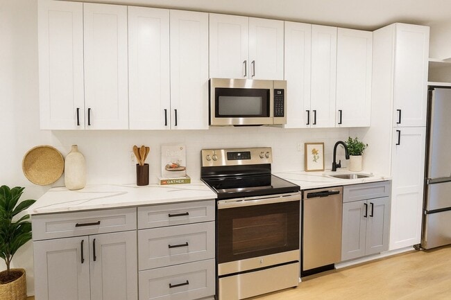 Foto del edificio - 25% Off Dec Rent for 12/15/25 Lease up BAND NEW 2 + 1 /// low utilities