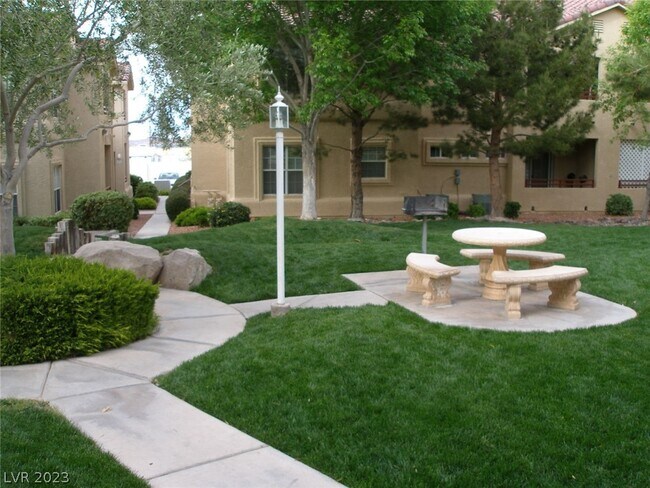 Building Photo - 520 Arrowhead Trail