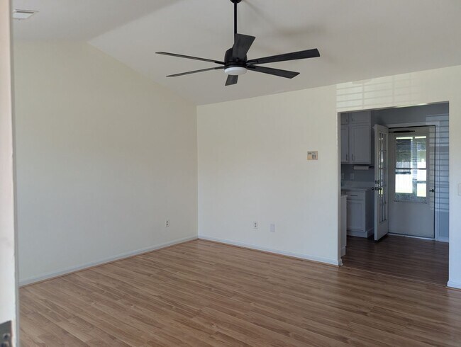 Building Photo - Charming 3 Bedroom Brick Home