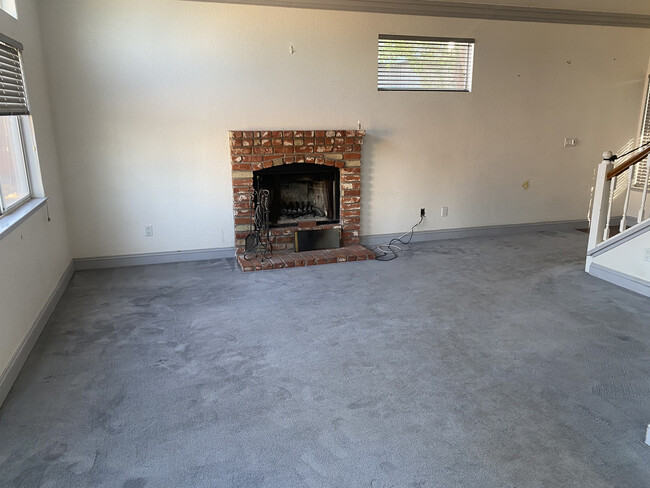 Living Room - Fireplace - 1100 Bear River Ct
