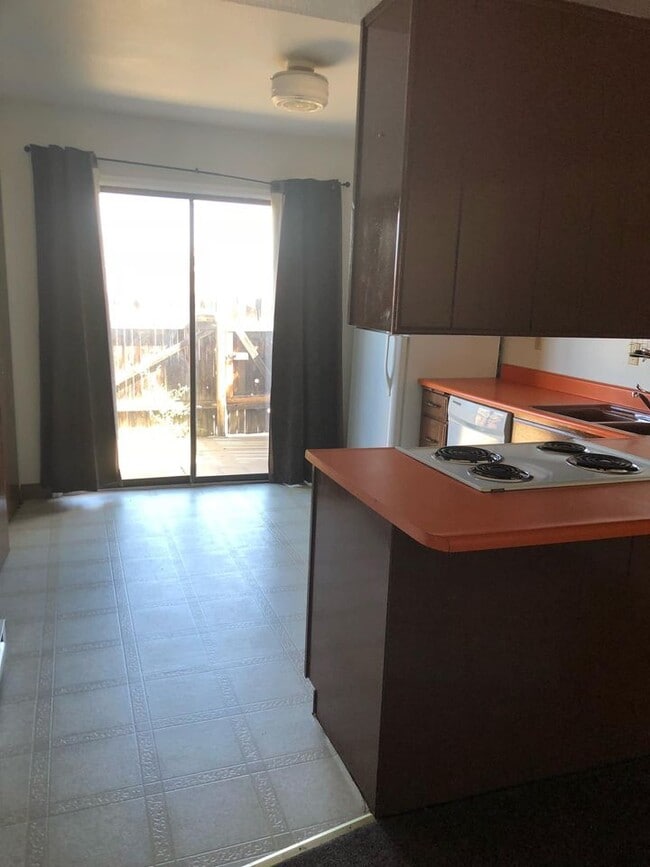 Foto del edificio - 44 Royal Crest Dr