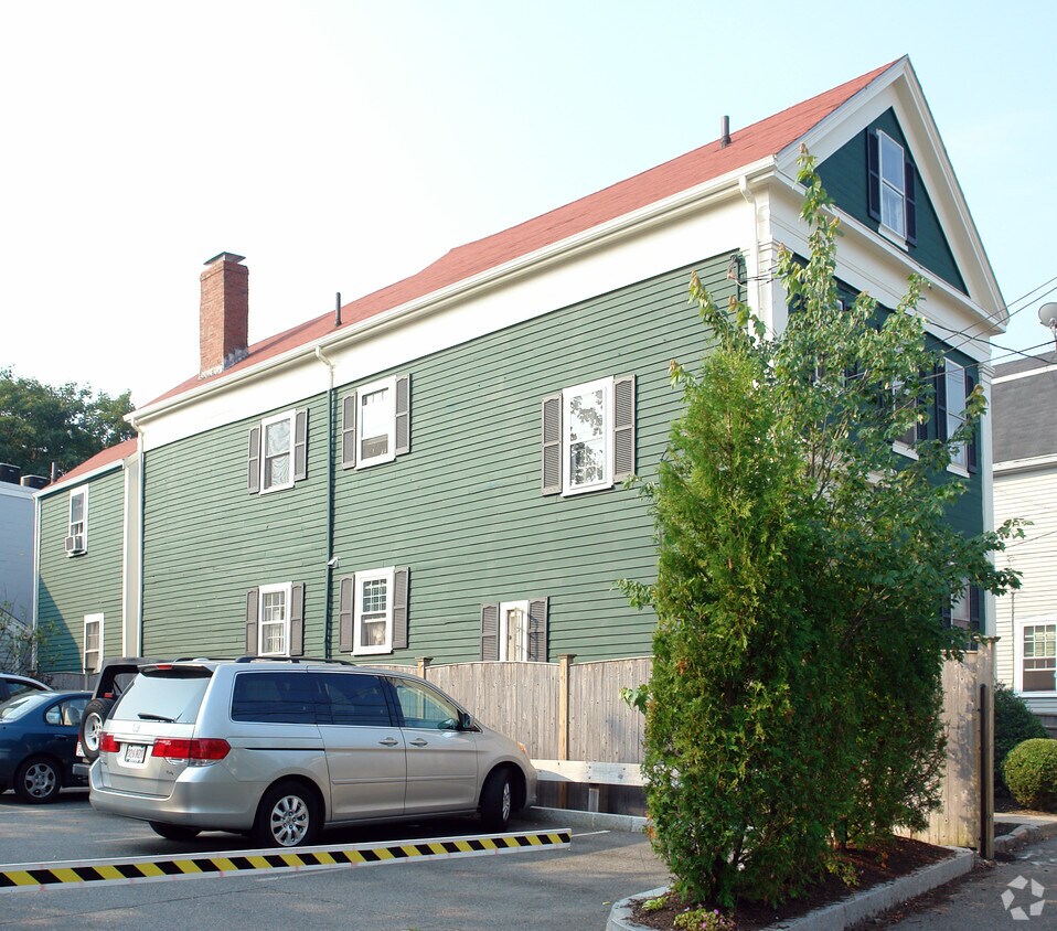 Building Photo - 264 Washington St