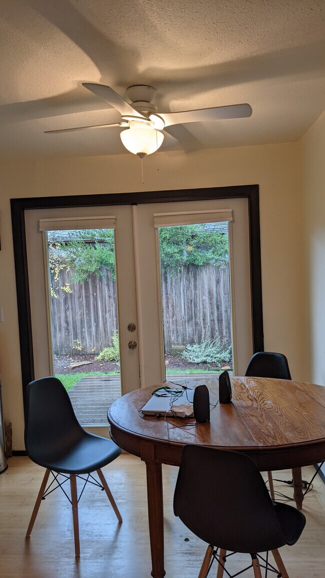 Foto del edificio - 1524 NE Junior St