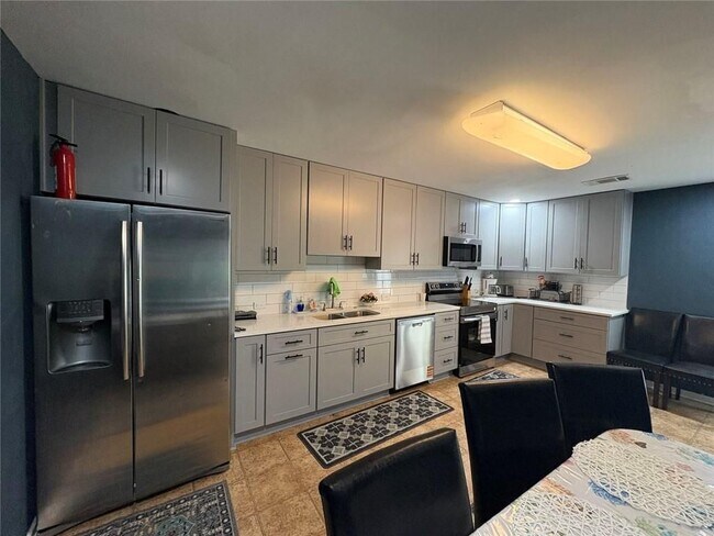Foto del edificio - 180 Village Green Ct SW