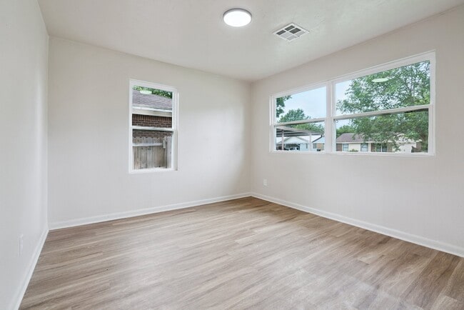 Building Photo - 5408 S Youngs Pl
