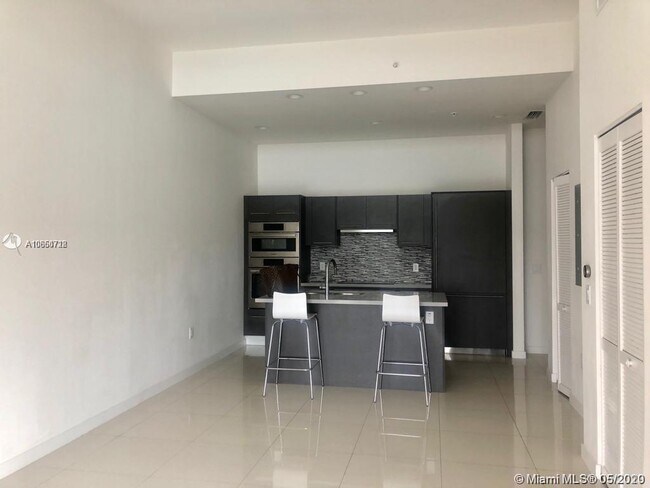 Foto del edificio - 7661 NW 107th Ave