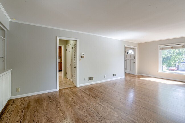 Foto del edificio - A Home With Character Walking Distance To Memorial Park!!
