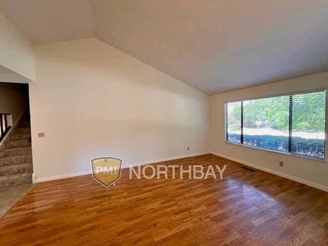 Building Photo - 3552 Larchmont Ct
