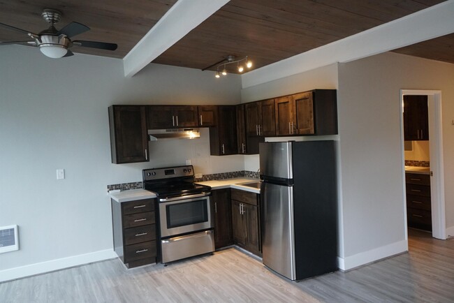 Building Photo - 295 3rd St