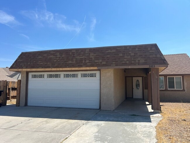 Building Photo - Beautiful 4 Bedroom 2 Bathroom Home