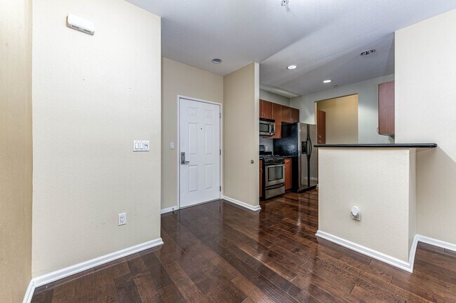 Foto del edificio - Resort-Style Condo in Anaheim