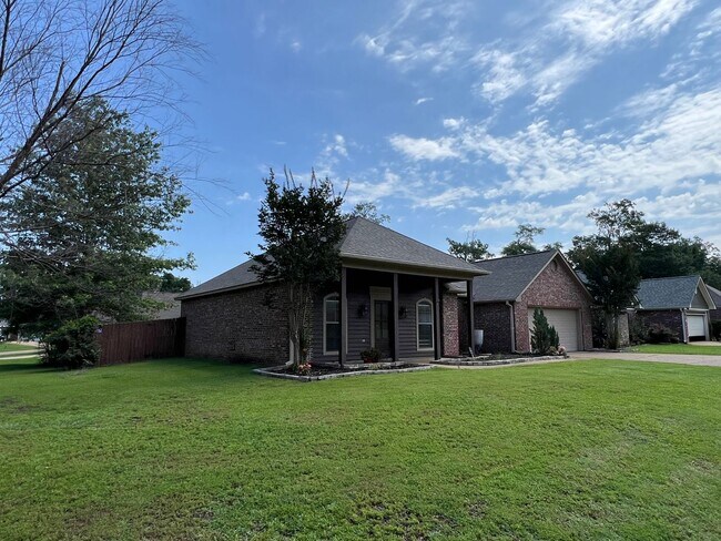 Foto del edificio - 3 Bed/2 Bath Home in Pinebrook!!