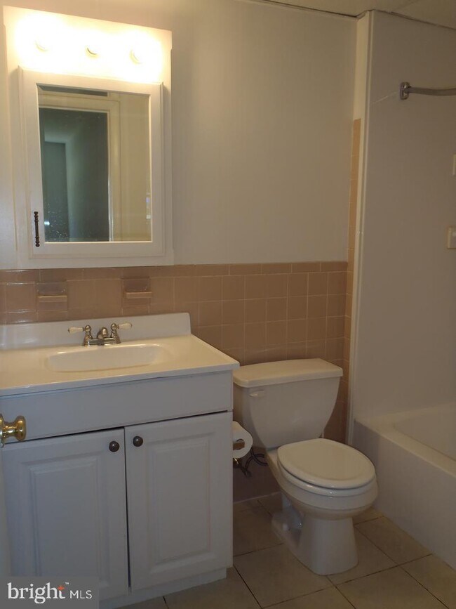 Foto del edificio - 302 River Rd