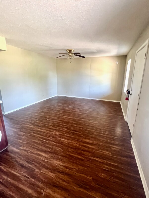 Foto del edificio - 317 W School St