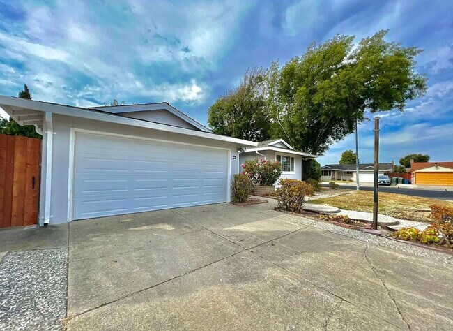 Building Photo - 4601 Ruth Way