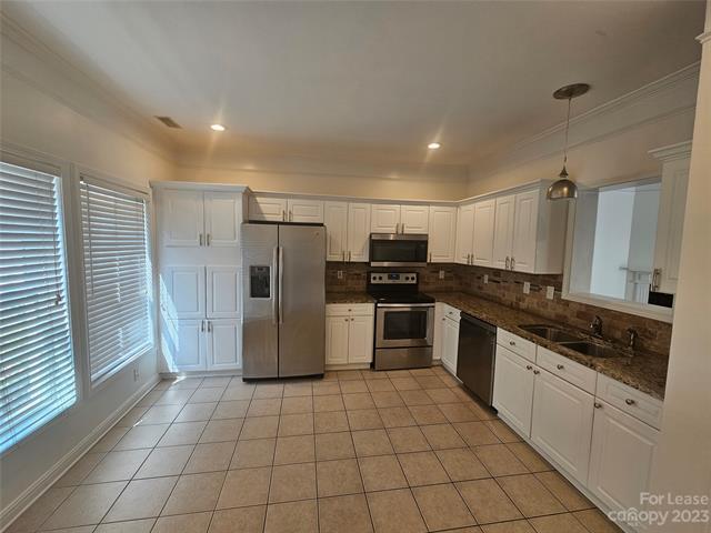 Building Photo - 4310 Laurel Hill Ln