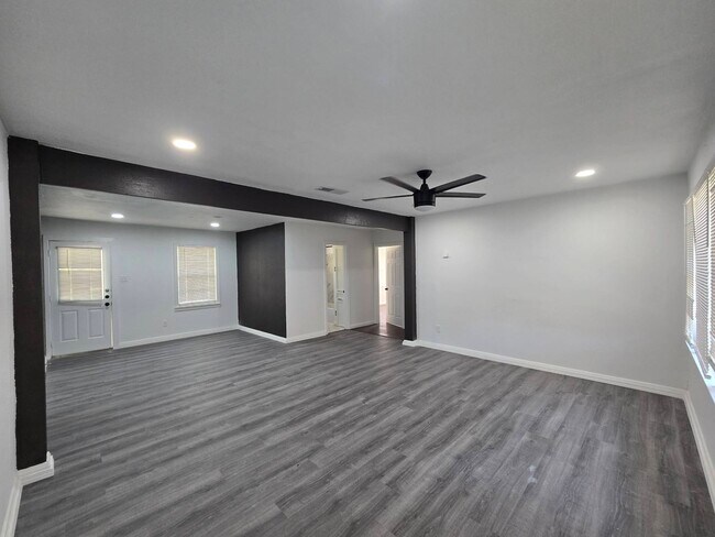 Building Photo - 1601 S 35th St